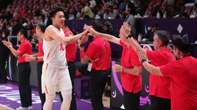中国篮球也有了“海外兵团”的雏形!走出去,我们需要更高的天花板